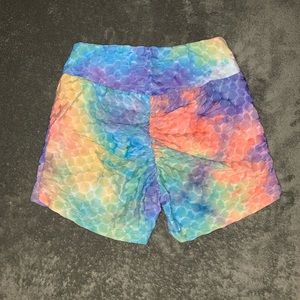 The Tiktok leggings bootie shorts, tie-dye.